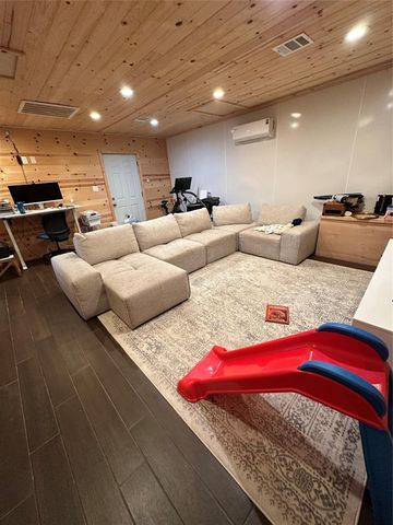 1215 Main Street, Richmond, TX 77469