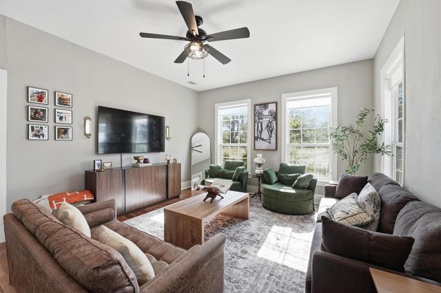 1215 Main Street, Richmond, TX 77469