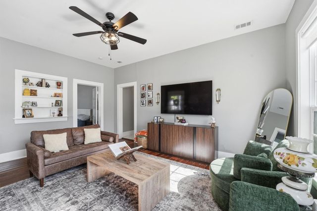 1215 Main Street, Richmond, TX 77469