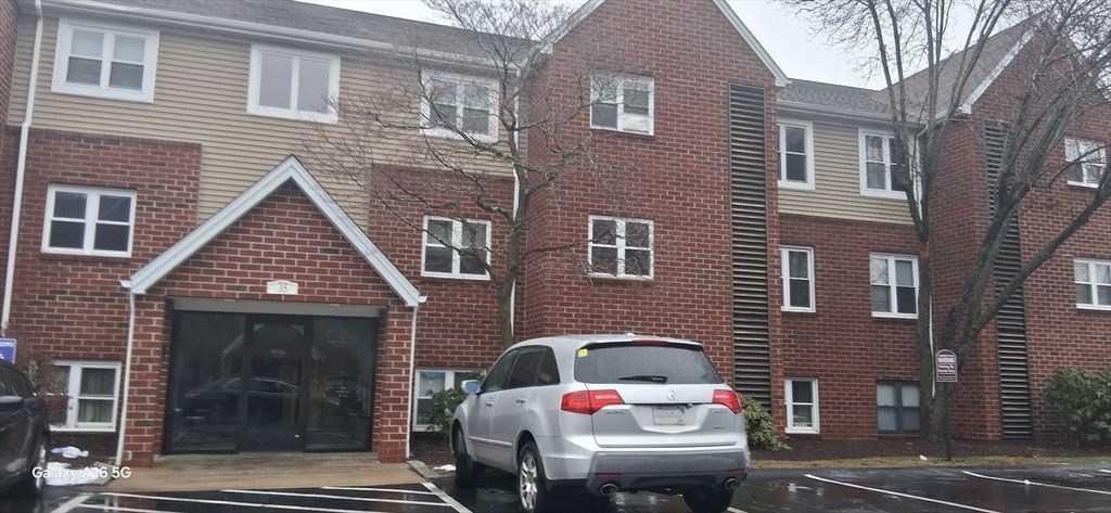 35 Longworth Ave 25, Brockton, MA 02301