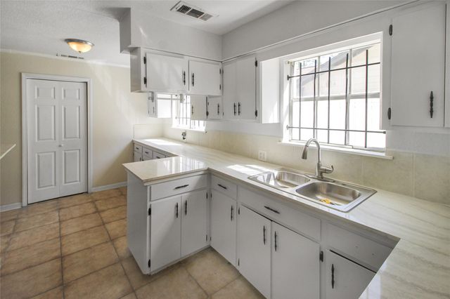 10322 Nold Drive, Houston, TX 77016
