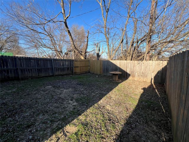 1509 N Grant Drive B, Sherman, TX 75092