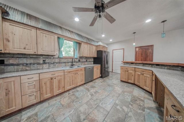 283 Broken Post Drive, Richland, MO 65556