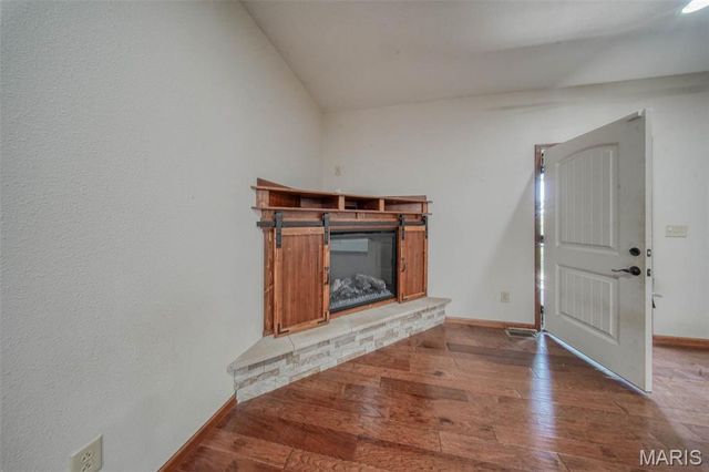 283 Broken Post Drive, Richland, MO 65556