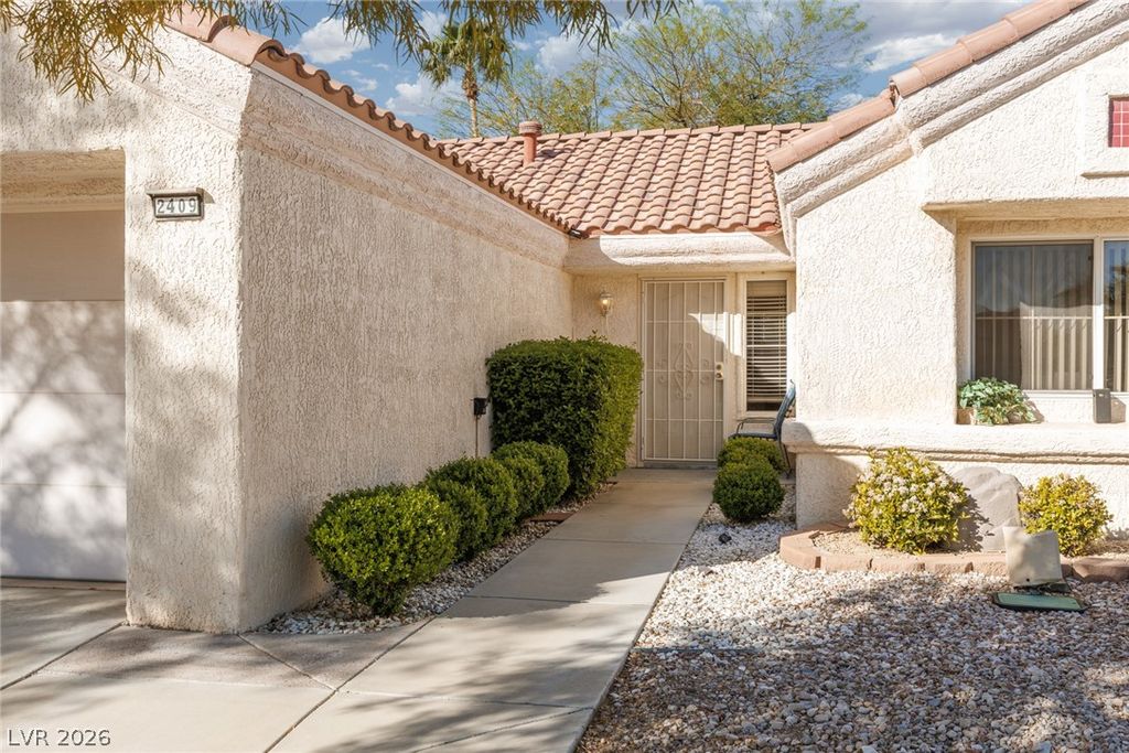2409 Desert Sands Drive, Las Vegas, NV 89134 — photo 3