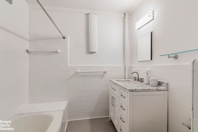 525 W 235TH Street # 4D, New York City, NY 10463