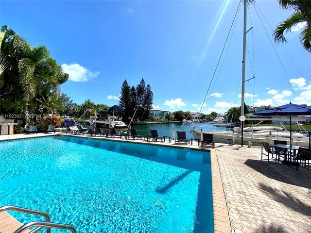 1650 NE 115th St 405, Miami, FL 33181