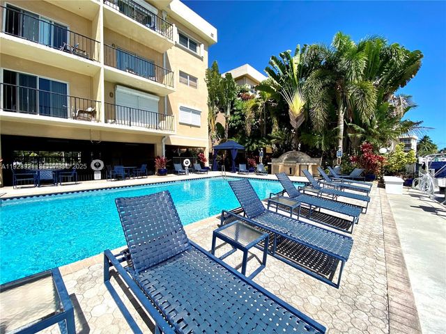 1650 NE 115th St 405, Miami, FL 33181