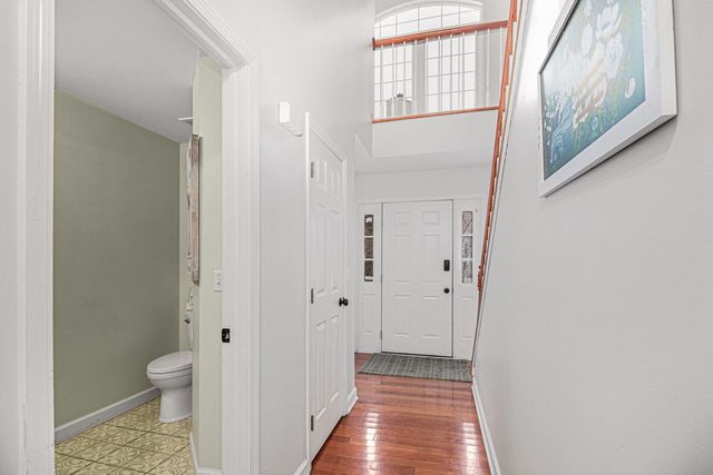 1352 Laurel Oaks Drive, Streamwood, IL 60107