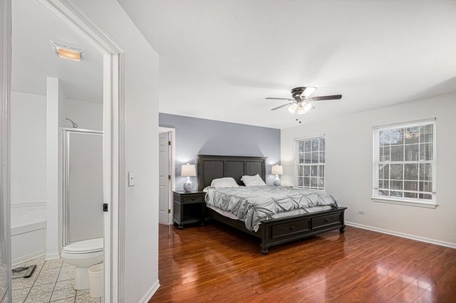 1352 Laurel Oaks Drive, Streamwood, IL 60107