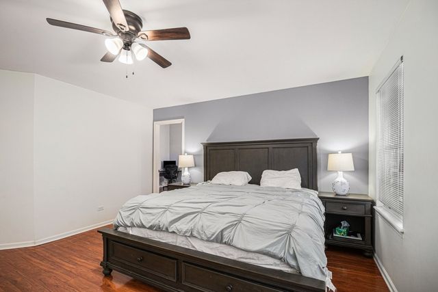 1352 Laurel Oaks Drive, Streamwood, IL 60107