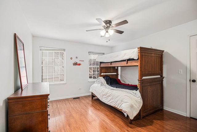 1352 Laurel Oaks Drive, Streamwood, IL 60107