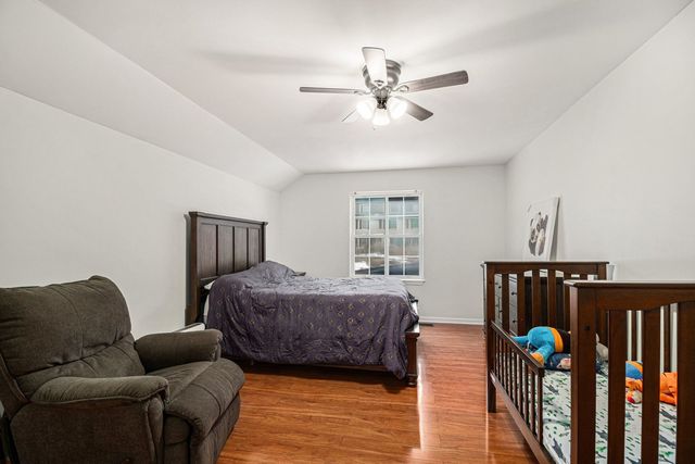 1352 Laurel Oaks Drive, Streamwood, IL 60107