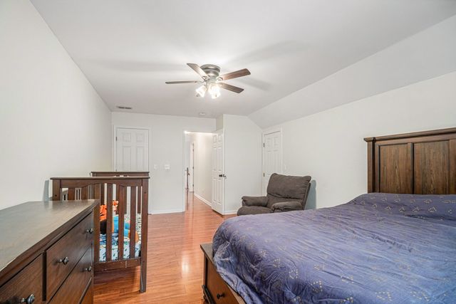 1352 Laurel Oaks Drive, Streamwood, IL 60107