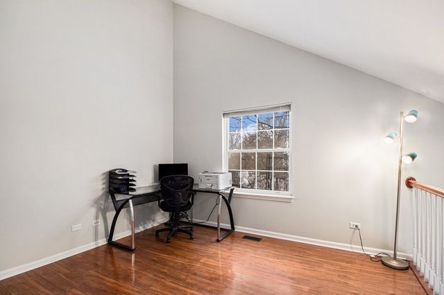 1352 Laurel Oaks Drive, Streamwood, IL 60107