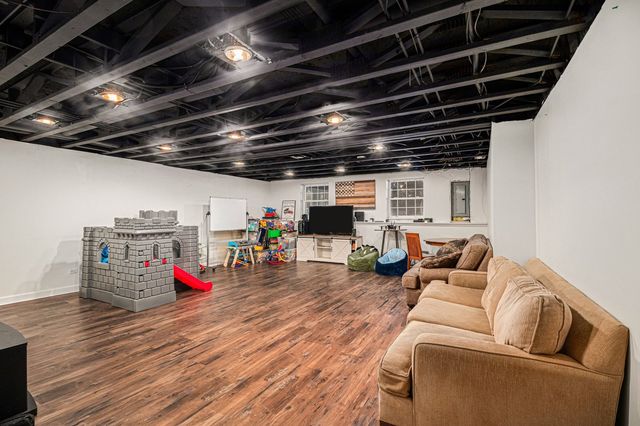 1352 Laurel Oaks Drive, Streamwood, IL 60107