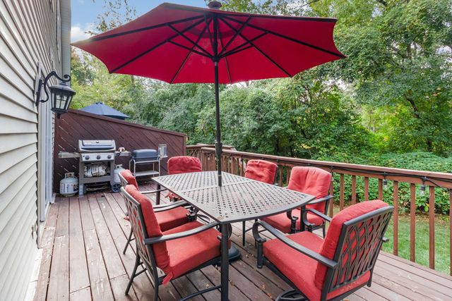 1352 Laurel Oaks Drive, Streamwood, IL 60107