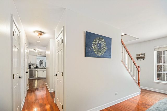 1352 Laurel Oaks Drive, Streamwood, IL 60107