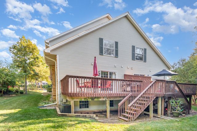 1352 Laurel Oaks Drive, Streamwood, IL 60107