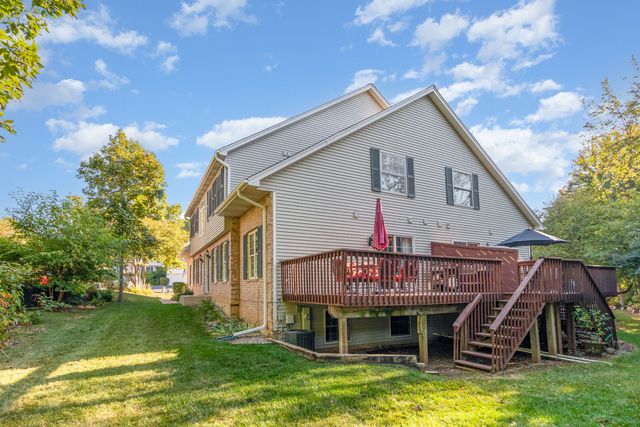 1352 Laurel Oaks Drive, Streamwood, IL 60107