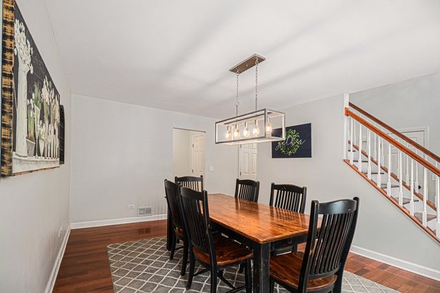 1352 Laurel Oaks Drive, Streamwood, IL 60107