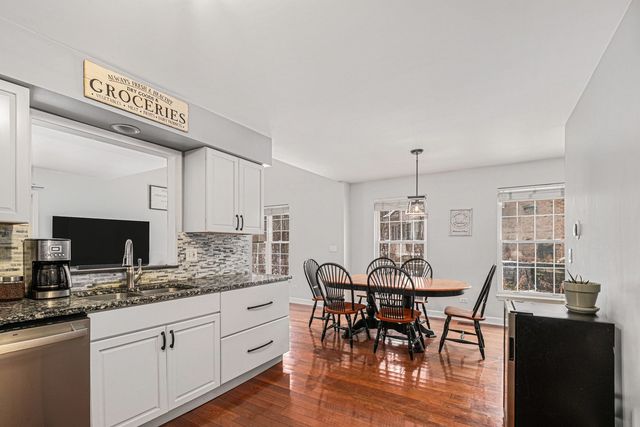 1352 Laurel Oaks Drive, Streamwood, IL 60107