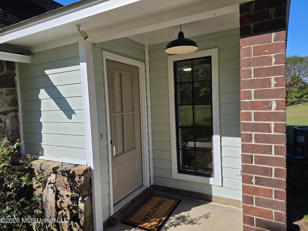 1051 Silverhills Drive, Senatobia, MS 38668 — photo 3