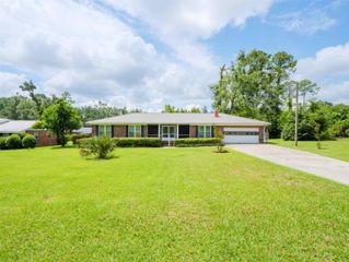 405 NW Whispering Pines Loop, Madison, FL 32340