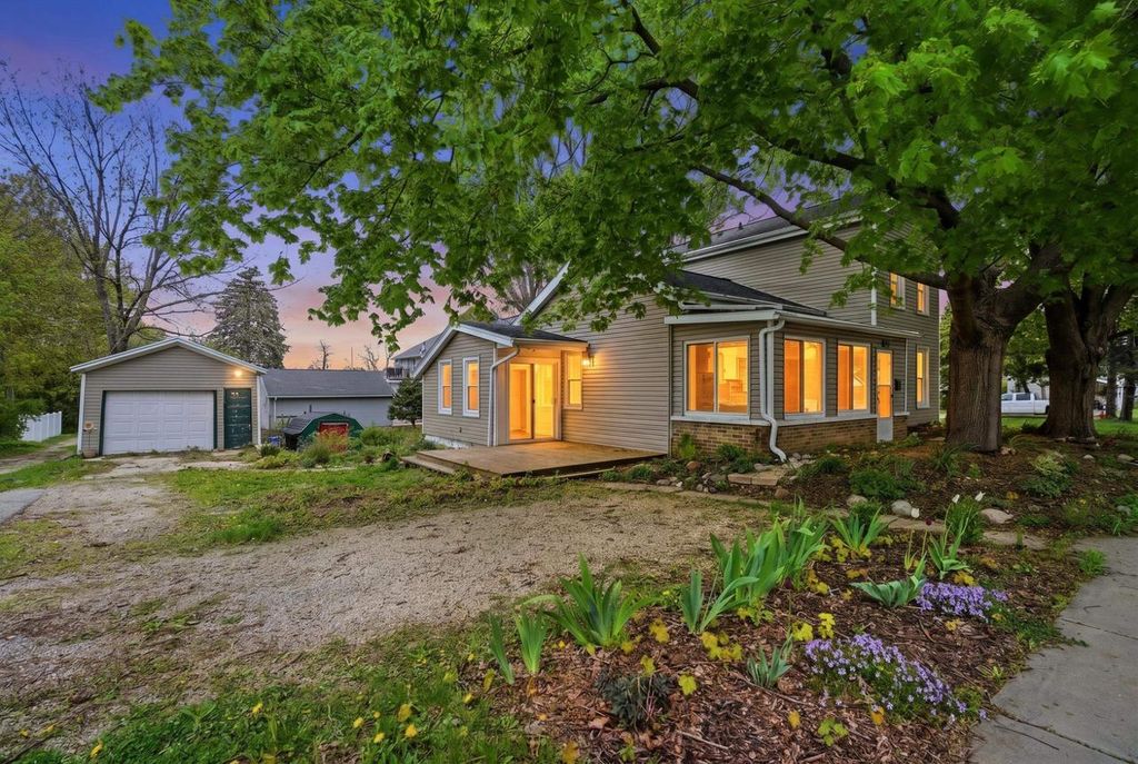 610 E Maple Street, Horicon, WI 53032