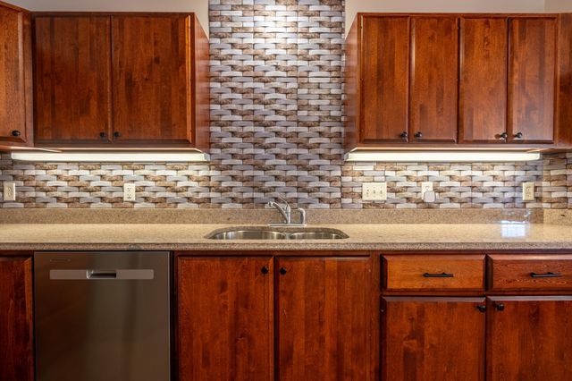 34 Burnham Rd 402, Methuen, MA 01844