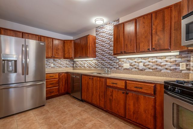34 Burnham Rd 402, Methuen, MA 01844