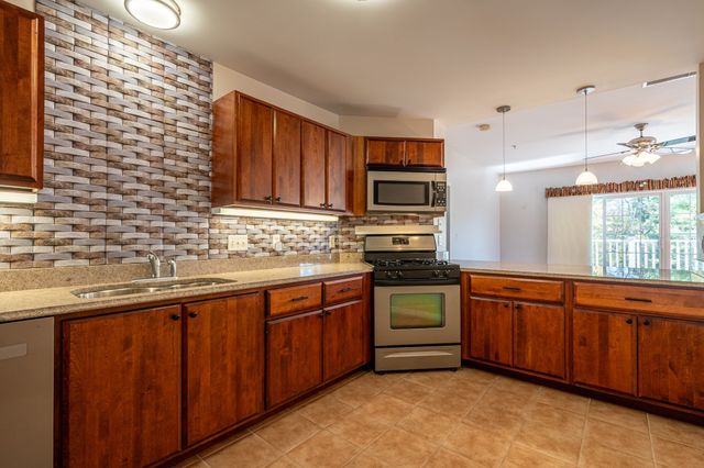 34 Burnham Rd 402, Methuen, MA 01844
