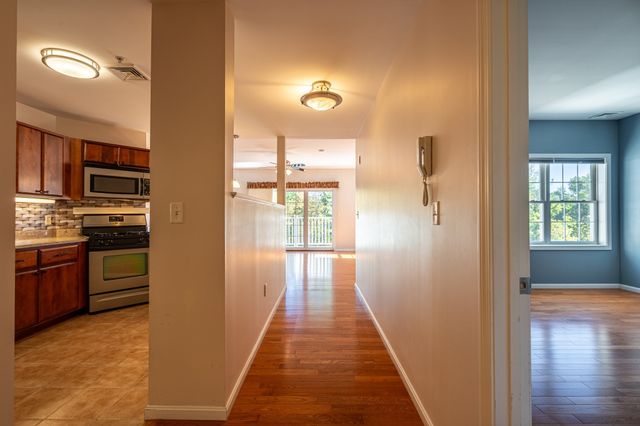34 Burnham Rd 402, Methuen, MA 01844