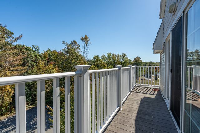 34 Burnham Rd 402, Methuen, MA 01844