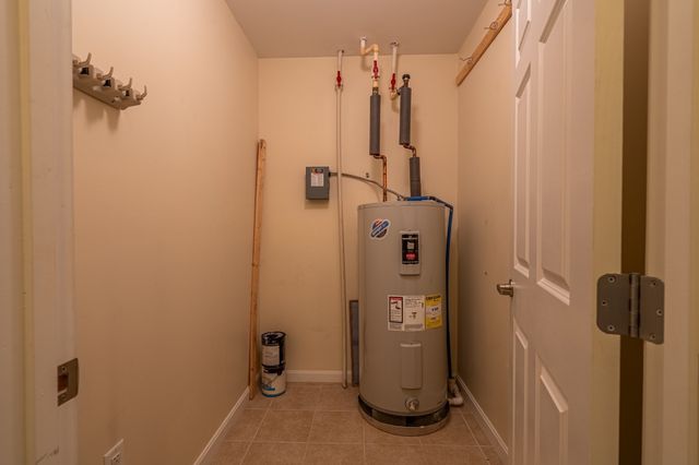 34 Burnham Rd 402, Methuen, MA 01844