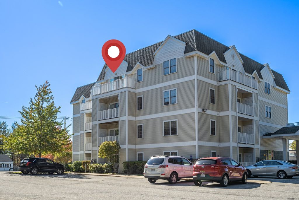 34 Burnham Rd 402, Methuen, MA 01844