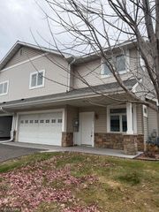 1291 County Road D Circle E, Vadnais Heights, MN 55109