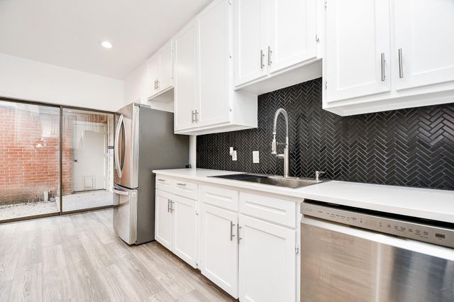 2626 Bering Drive, Houston, TX 77057