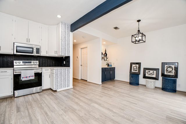 2626 Bering Drive, Houston, TX 77057