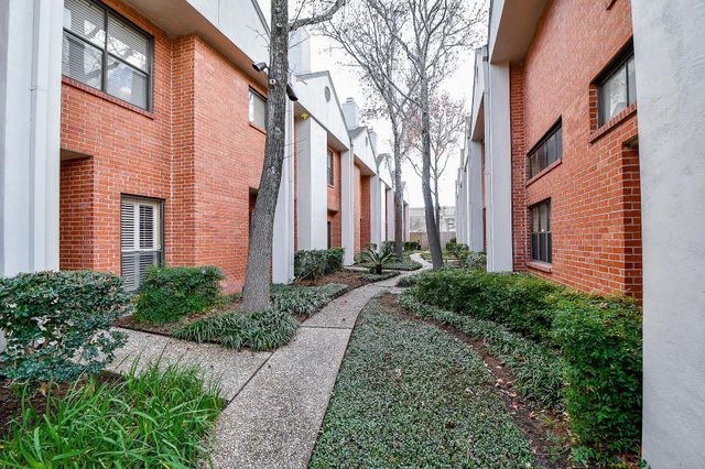 2626 Bering Drive, Houston, TX 77057