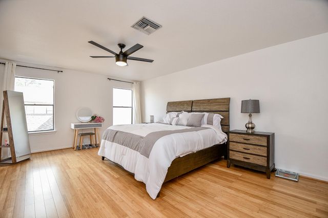 2626 Bering Drive, Houston, TX 77057