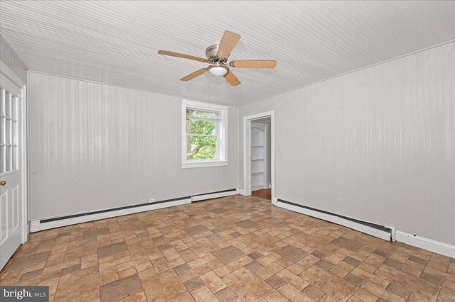 576 HALLTOWN RD, Harpers Ferry, WV 25425
