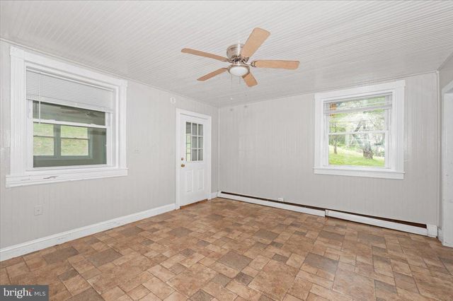 576 HALLTOWN RD, Harpers Ferry, WV 25425