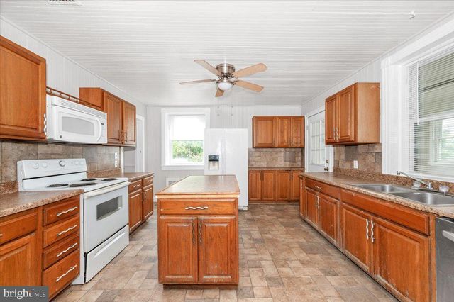 576 HALLTOWN RD, Harpers Ferry, WV 25425