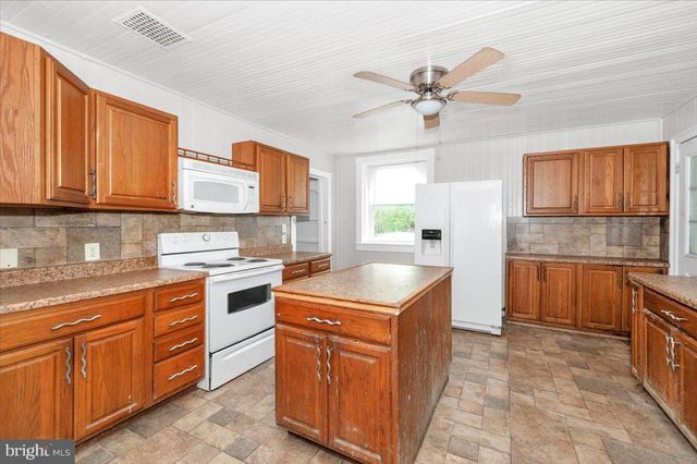 576 HALLTOWN RD, Harpers Ferry, WV 25425