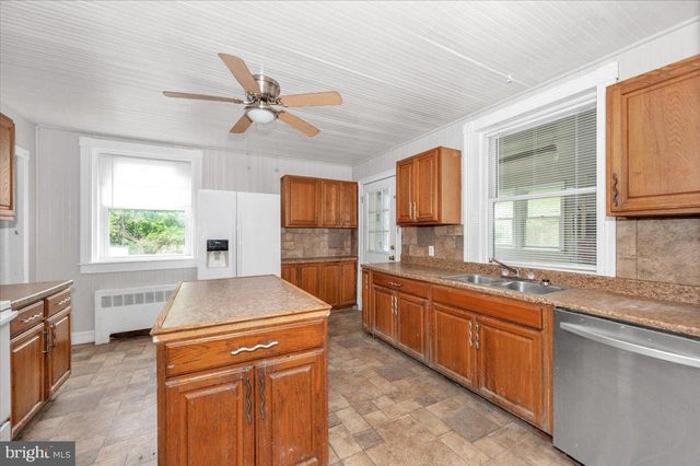 576 HALLTOWN RD, Harpers Ferry, WV 25425