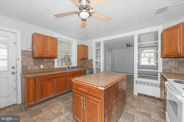 576 HALLTOWN RD, Harpers Ferry, WV 25425