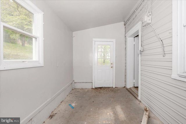576 HALLTOWN RD, Harpers Ferry, WV 25425