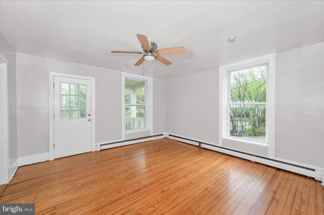 576 HALLTOWN RD, Harpers Ferry, WV 25425