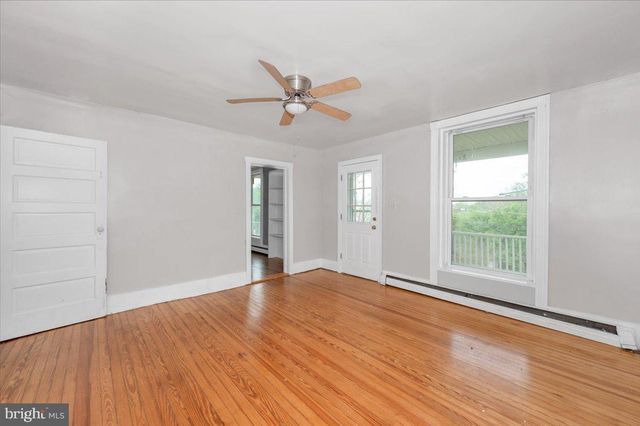 576 HALLTOWN RD, Harpers Ferry, WV 25425